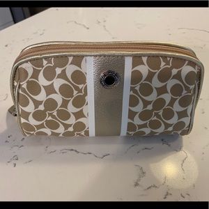 NWOT Coach Cosmetic Accessories Bag